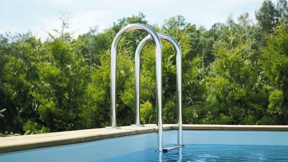 ALTANKA - Piscine en bois 6,53x4,41 - h.1,42 m - avec filtration et coffre - bas752ospi+sza - altanka