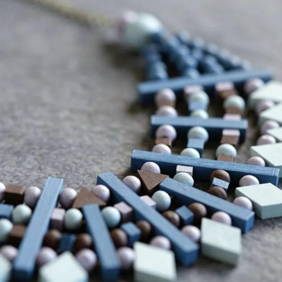 ARTEMIO - 40 perles en bois triangles 20 x 17 mm