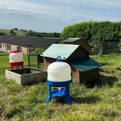 COPELE - Mangeoire pour volailles sur pieds 30l