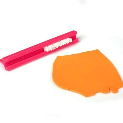 GRAINE CRÉATIVE - Réglette tampon alphabet pour pâte polymère