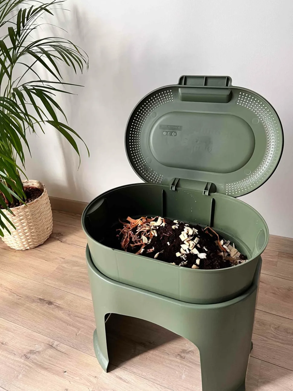 PLANET COMPOST - Lombricomposteur Magic Lombric avec 3 bacs à compost - 42 l