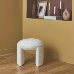 SWEEEK - Tabouret. Pouf bouclette texturée blanche l 44 x p 44 x h 42cm -shawn